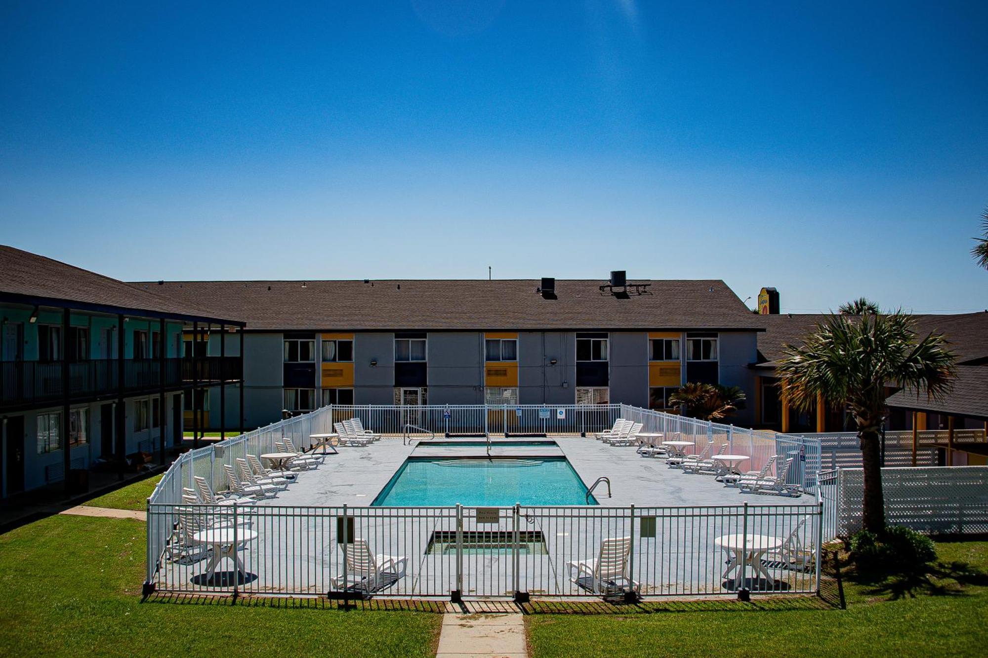 Super 8 By Wyndham Biloxi Motel Exterior foto